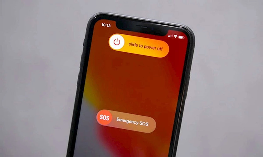 Turn off the iPhone immediately after water exposure